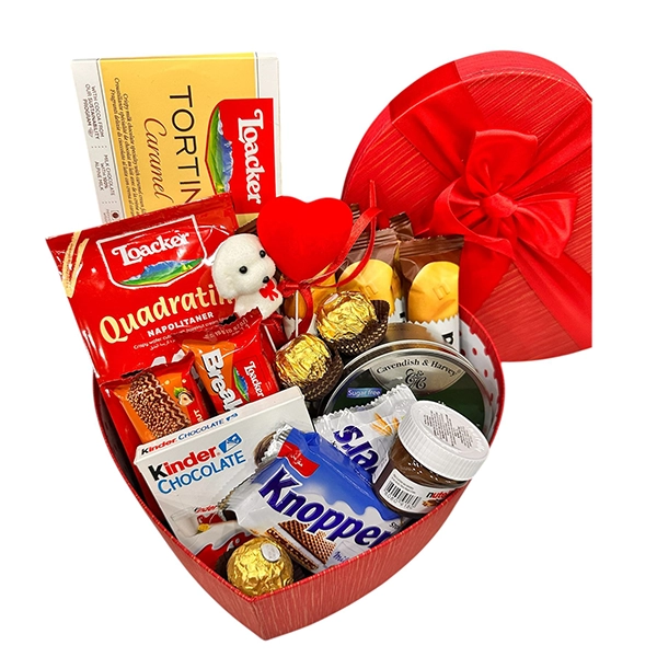 SEVGİLİYE ÖZEL DÜNYA LEZZETLERİ HEDİYE PAKETİ MEGA BOY - KARIŞIK İTHAL ATIŞTIRMALIK DOLU KIRMIZI KALP KUTU
